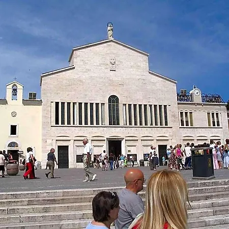 Hotel E La Solaria Con Parcheggio Gratuito A 450 Mt Dalla Nuova Basilica Di Padre Pio San Giovanni Rotondo
