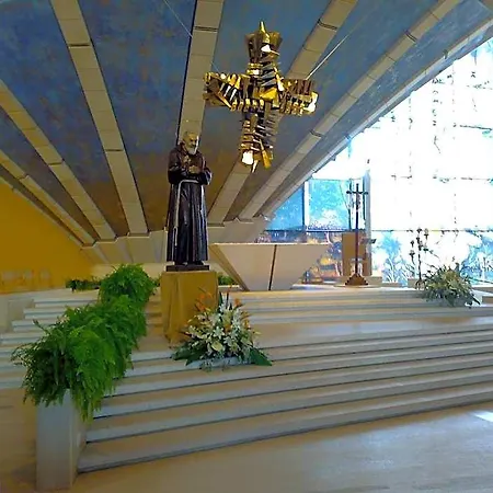 E La Solaria Con Parcheggio Gratuito A 450 Mt Dalla Nuova Basilica Di Padre Pio Hotel 3*