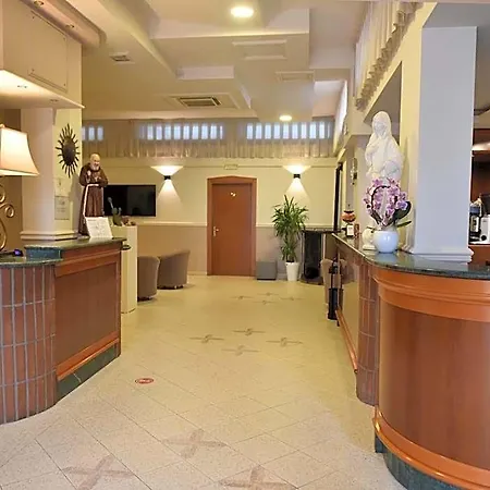 E La Solaria Con Parcheggio Gratuito A 450 Mt Dalla Nuova Basilica Di Padre Pio 3* San Giovanni Rotondo