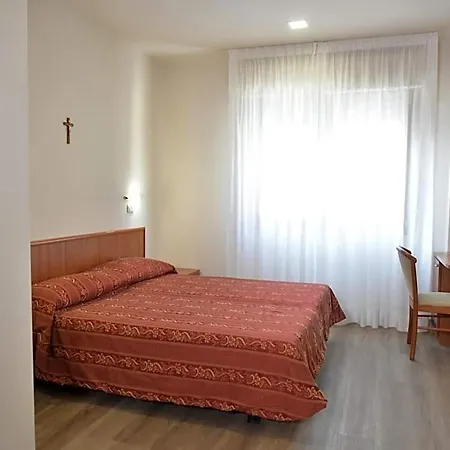 Hotel E La Solaria Con Parcheggio Gratuito A 450 Mt Dalla Nuova Basilica Di Padre Pio